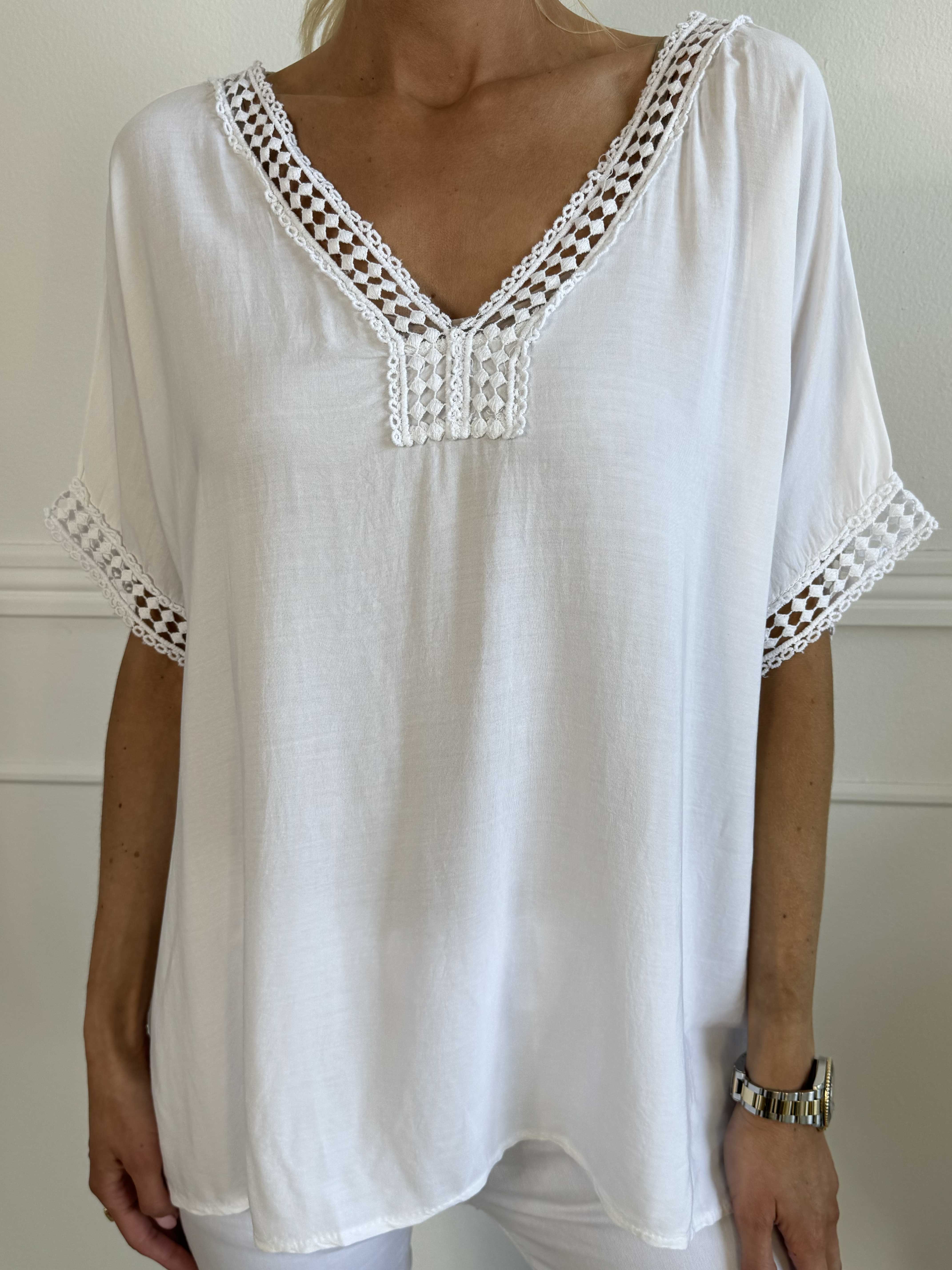 Muna - Enkel tunika i ljus viskos med broderi